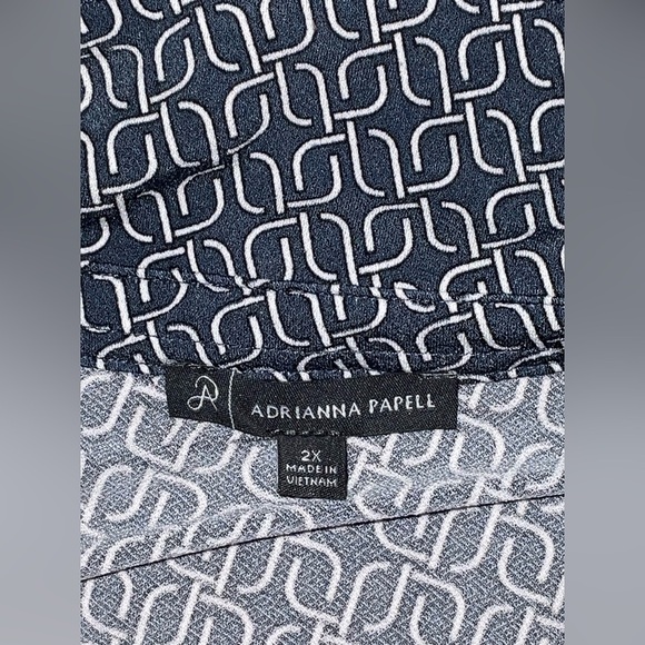 Adrianna Papell Geometric Button Up Shirt Color Oxford Blue Chain Geo 2x Wms NWT - Picture 5 of 6